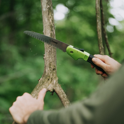 Folding Saw w/ 7" Carbon Steel Blade